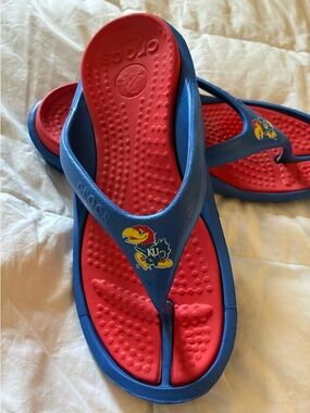 CROCS Blue Strap Red Footbed Kansas Jayhawks Flip Flops